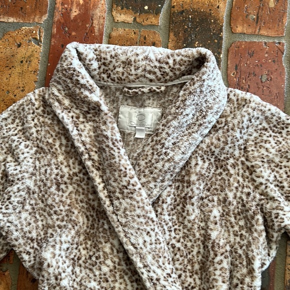 Oscar de la Renta leopard print fuzzy robe sz S/M - Picture 5 of 15